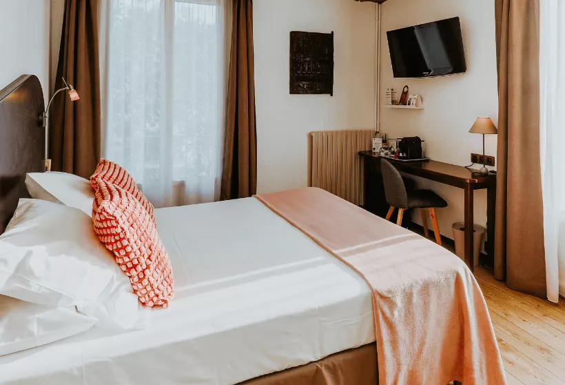 Photo d'une chambre de l'hôtel Iroko à Aix les Bains.
