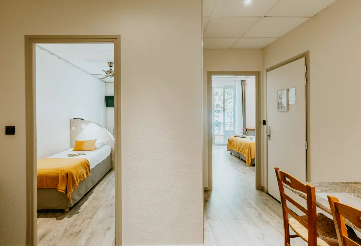 Photo d'une chambre familiale de l'hôtel Iroko à Aix les Bains.
