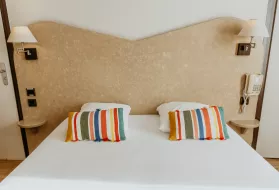 Photo d'une chambre standard de l'hôtel Iroko à Aix les Bains.