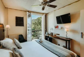 Photo d'une chambre triple de l'hôtel Iroko à Aix les Bains.